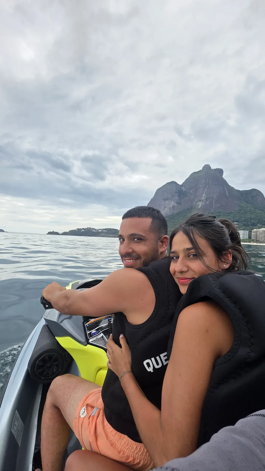 Cliente aproveitando o passeio de jetski 1